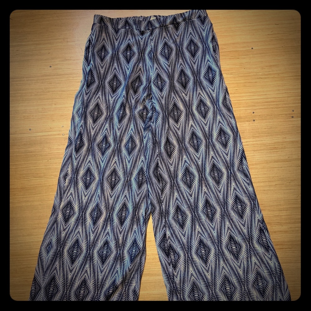 Patterned wide leg pants